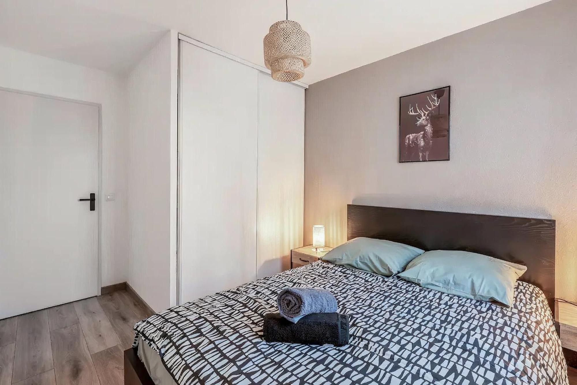 Superbe Appartement - Parking Gratuit - 4 Personnes Chambéry Exteriör bild