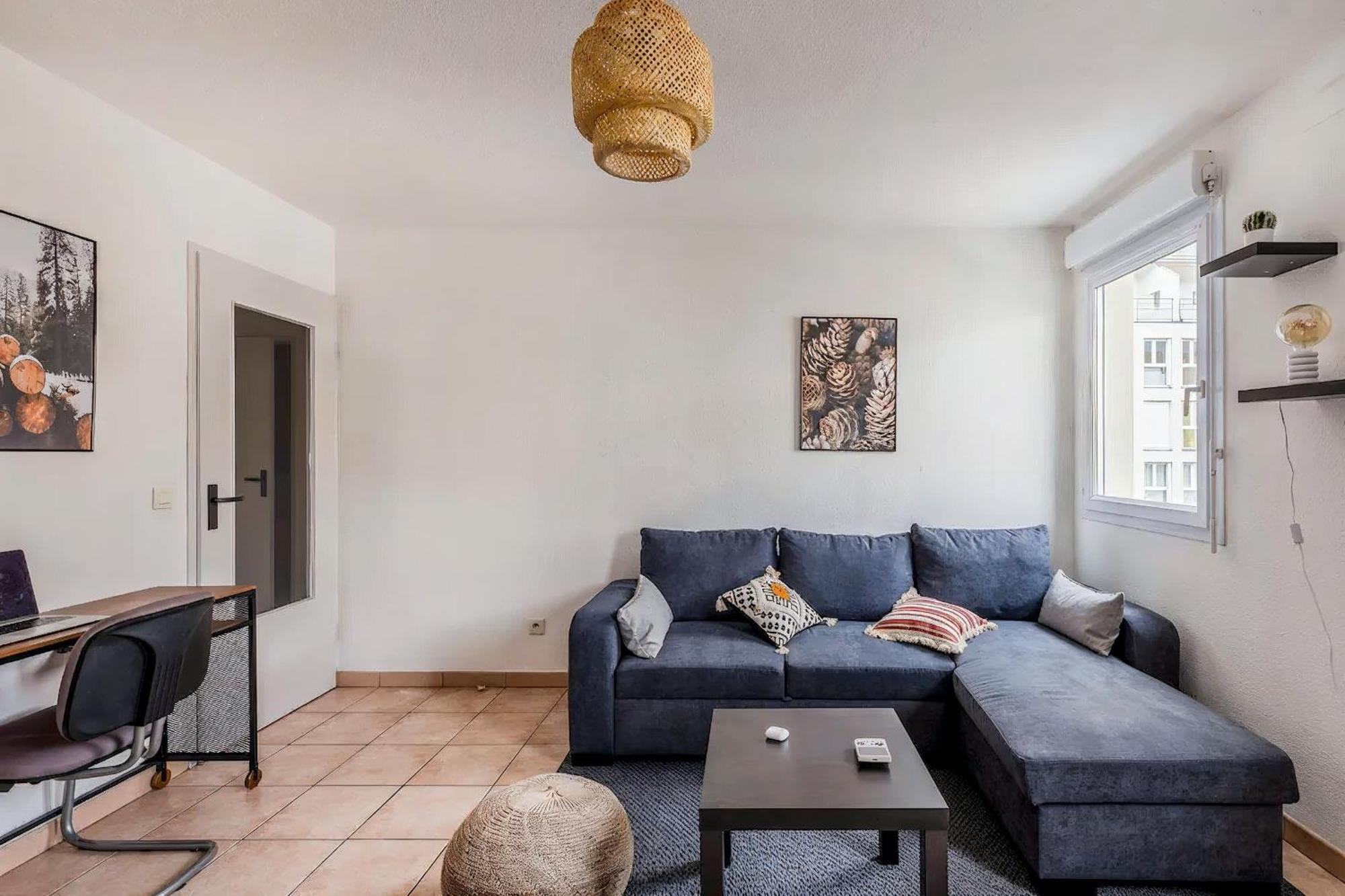Superbe Appartement - Parking Gratuit - 4 Personnes Chambéry Exteriör bild