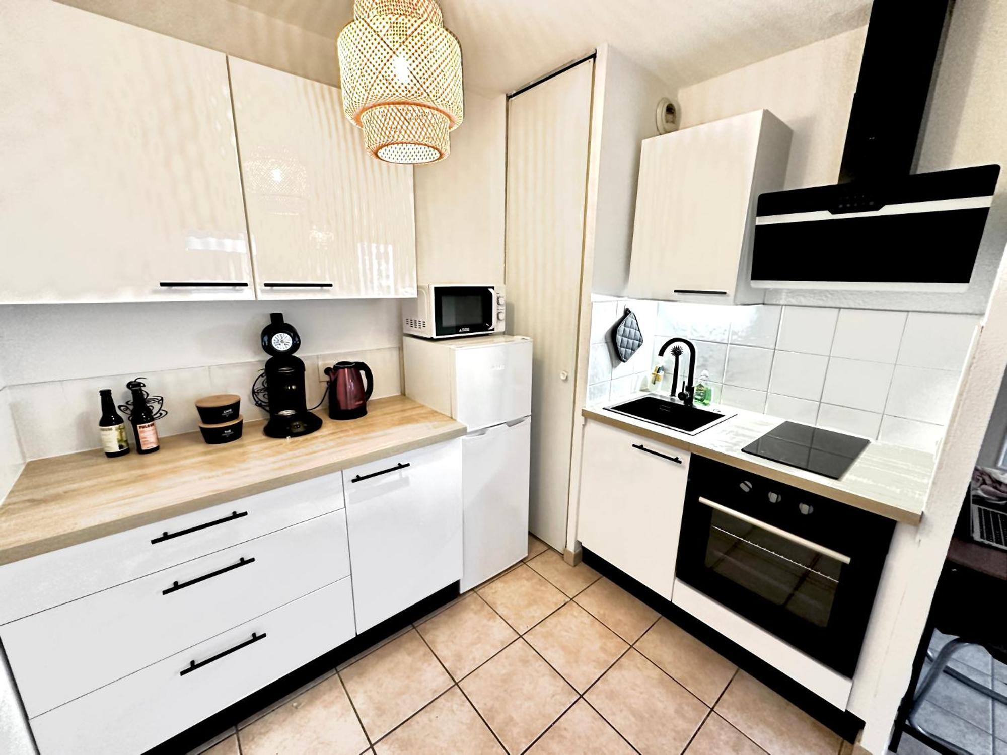 Superbe Appartement - Parking Gratuit - 4 Personnes Chambéry Exteriör bild