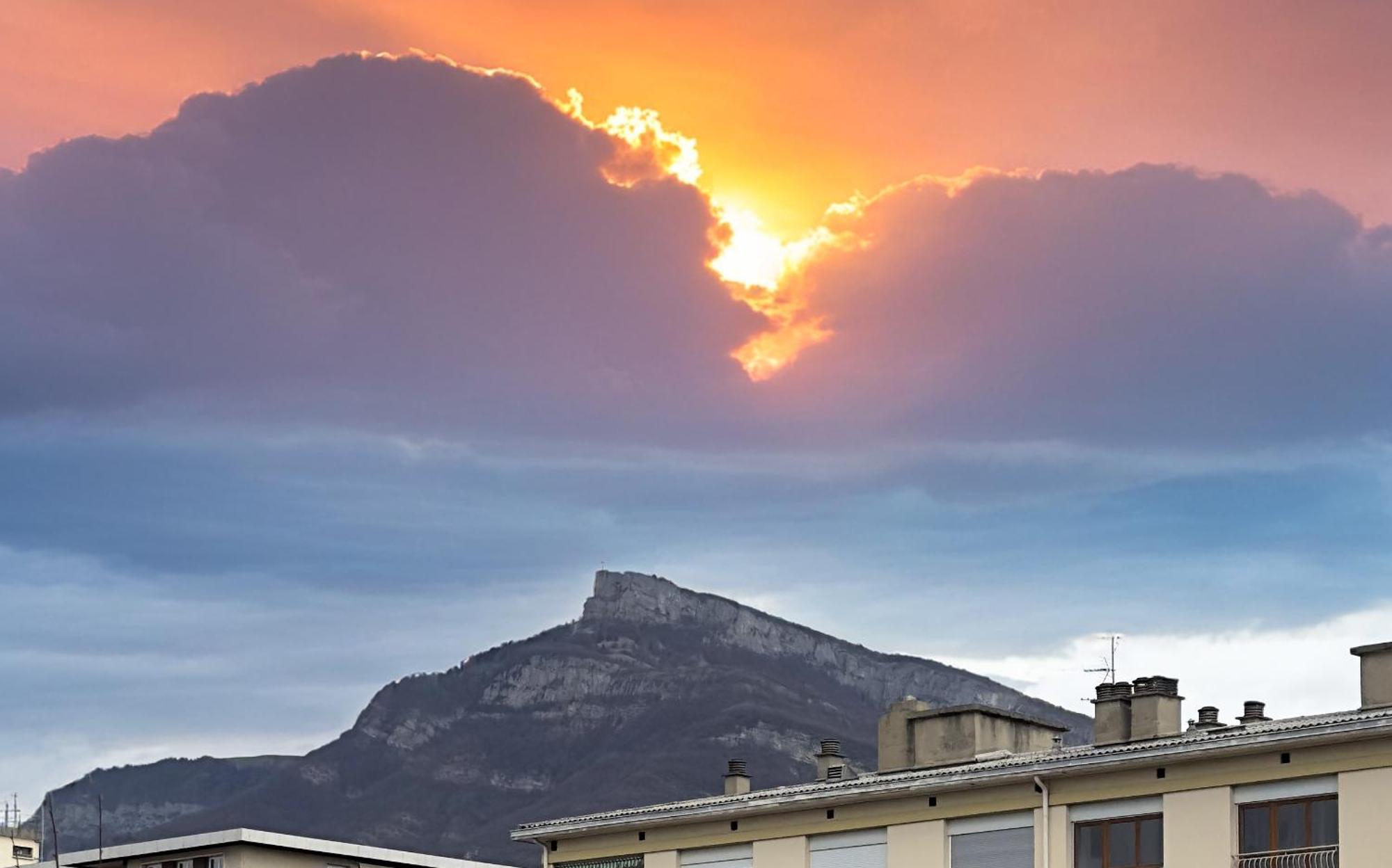 Superbe Appartement - Parking Gratuit - 4 Personnes Chambéry Exteriör bild