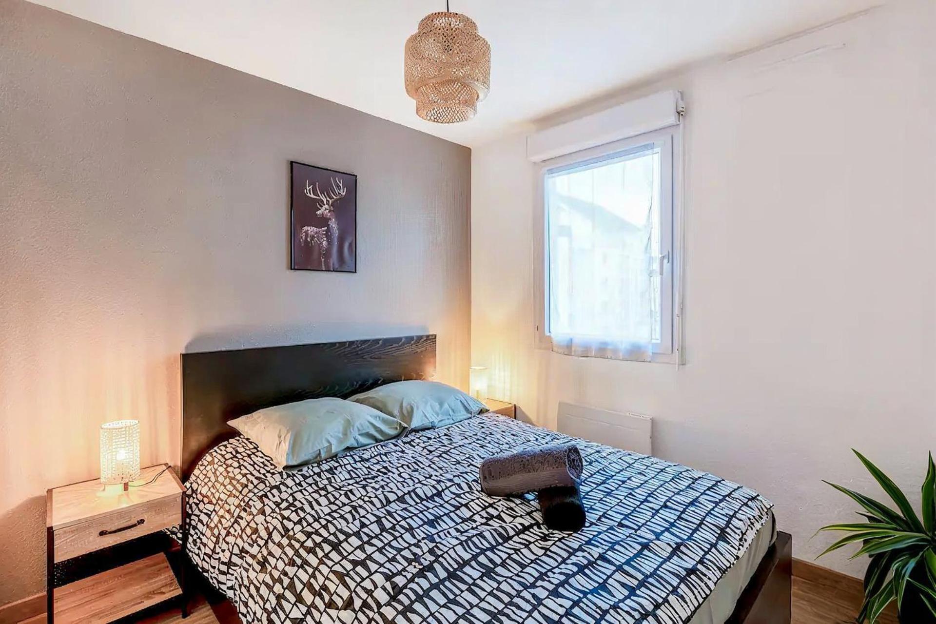 Superbe Appartement - Parking Gratuit - 4 Personnes Chambéry Exteriör bild